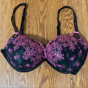 Victoria’s Secret 38C sexy little things bra
